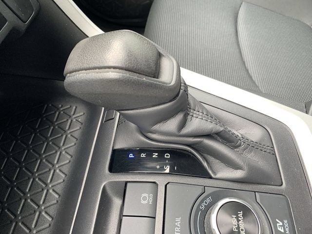 Used 2024 Toyota RAV4 LE AWD/4WD image 25