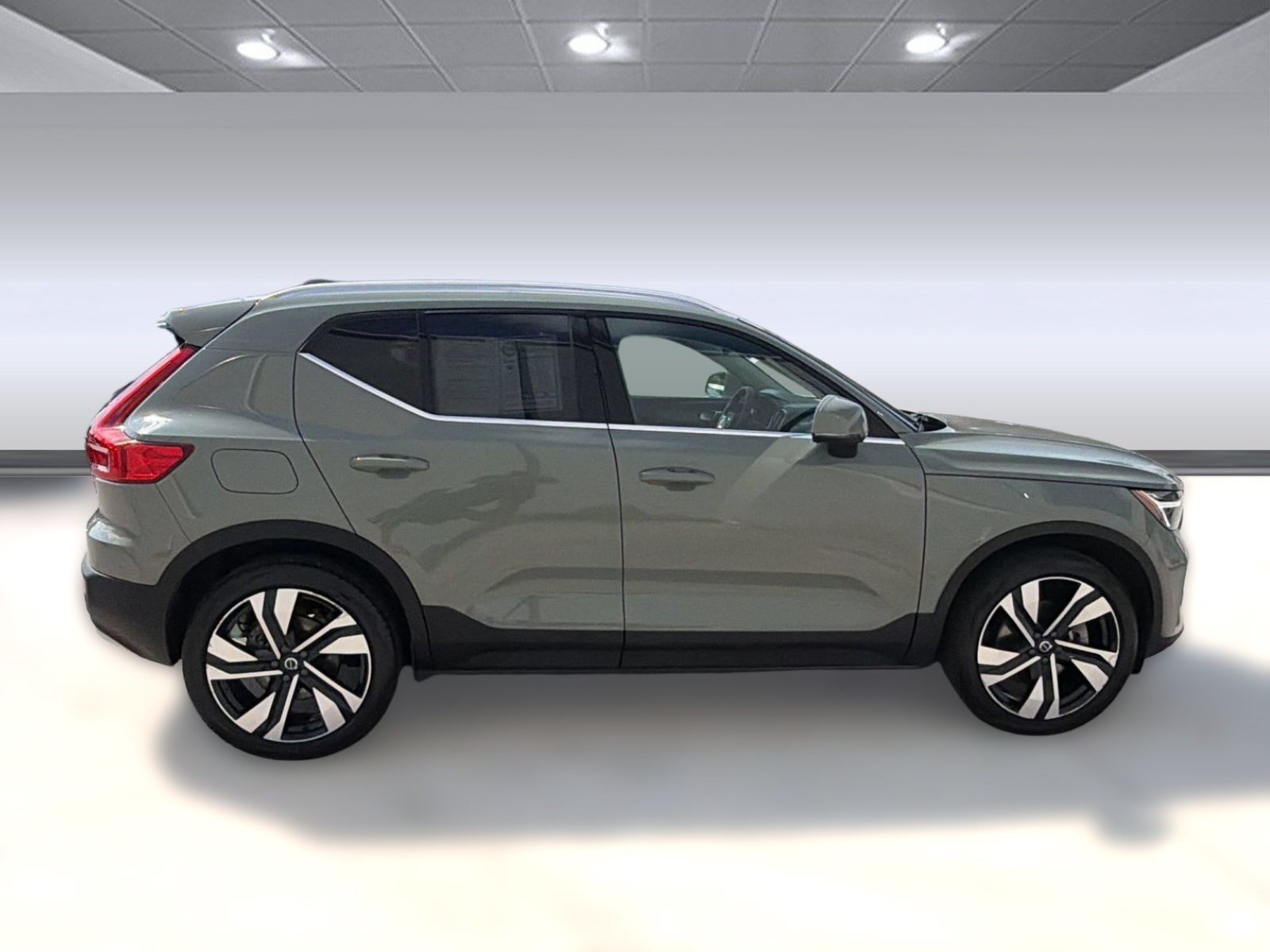Certified 2023 Volvo XC40 B5 Plus w/ Protection Package Premier AWD/4WD image 8