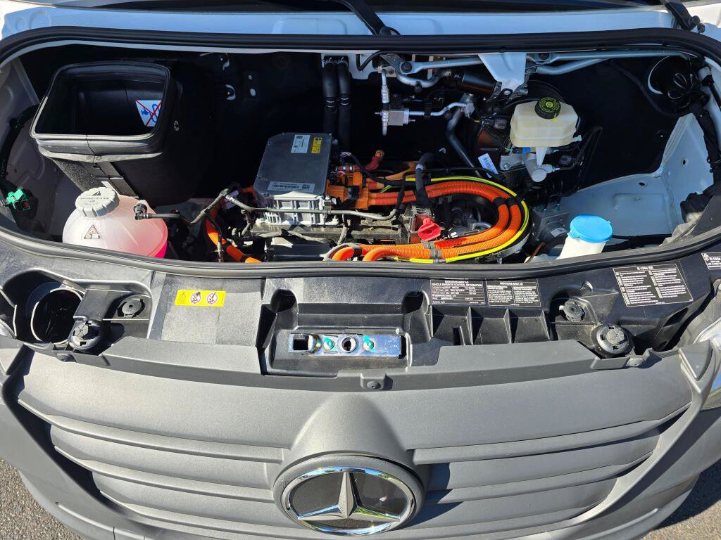 New 2025 Mercedes-Benz eSprinter 170 Cargo image 12