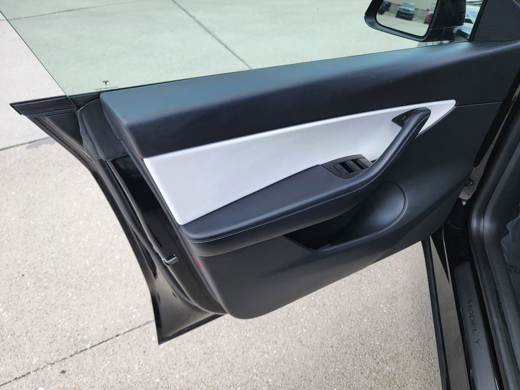 Used 2021 Tesla Model Y Long Range AWD/4WD image 13
