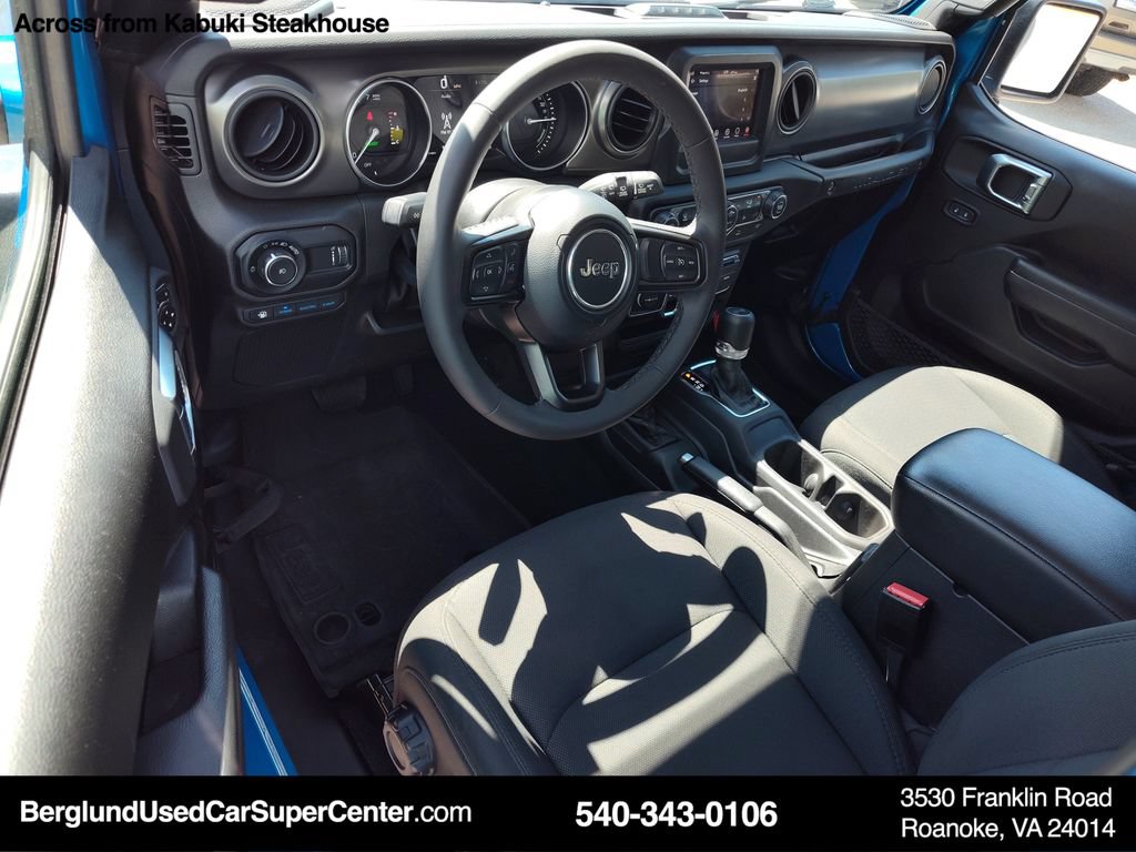 Used 2023 Jeep Wrangler Unlimited w/ Cold Weather Group AWD/4WD image 19