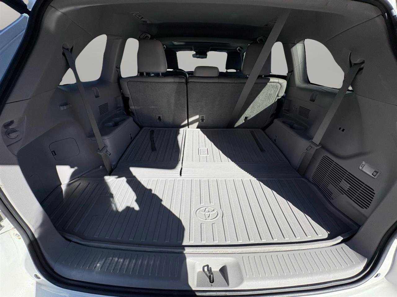 Used 2018 Toyota Highlander XLE image 47
