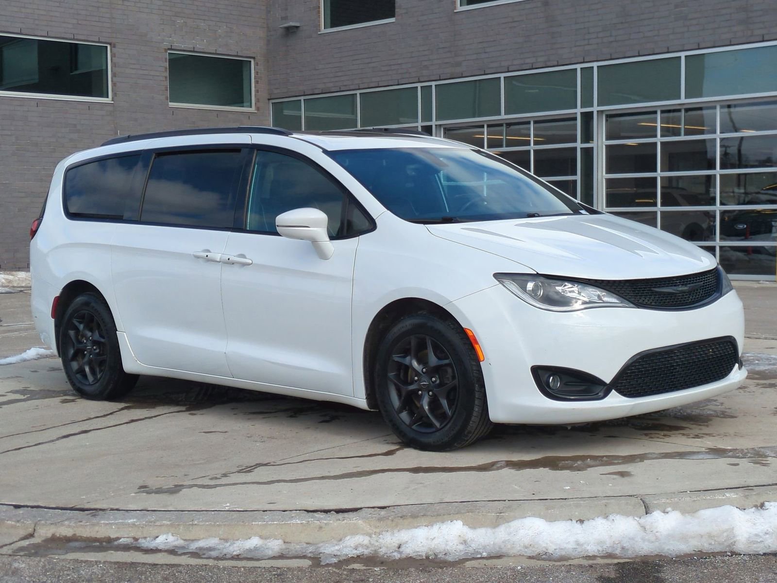 Used 2019 Chrysler Pacifica Limited w/ S Appearance Package image 10