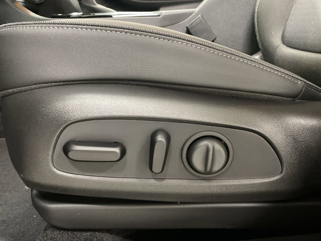 Used 2021 Buick Encore GX Select w/ Sport Touring Package FWD image 12