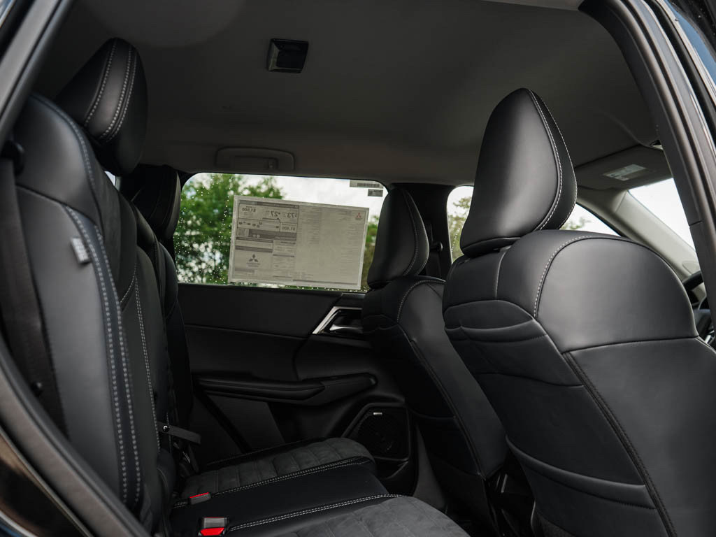 New 2026 Mitsubishi Outlander SE AWD/4WD image 12