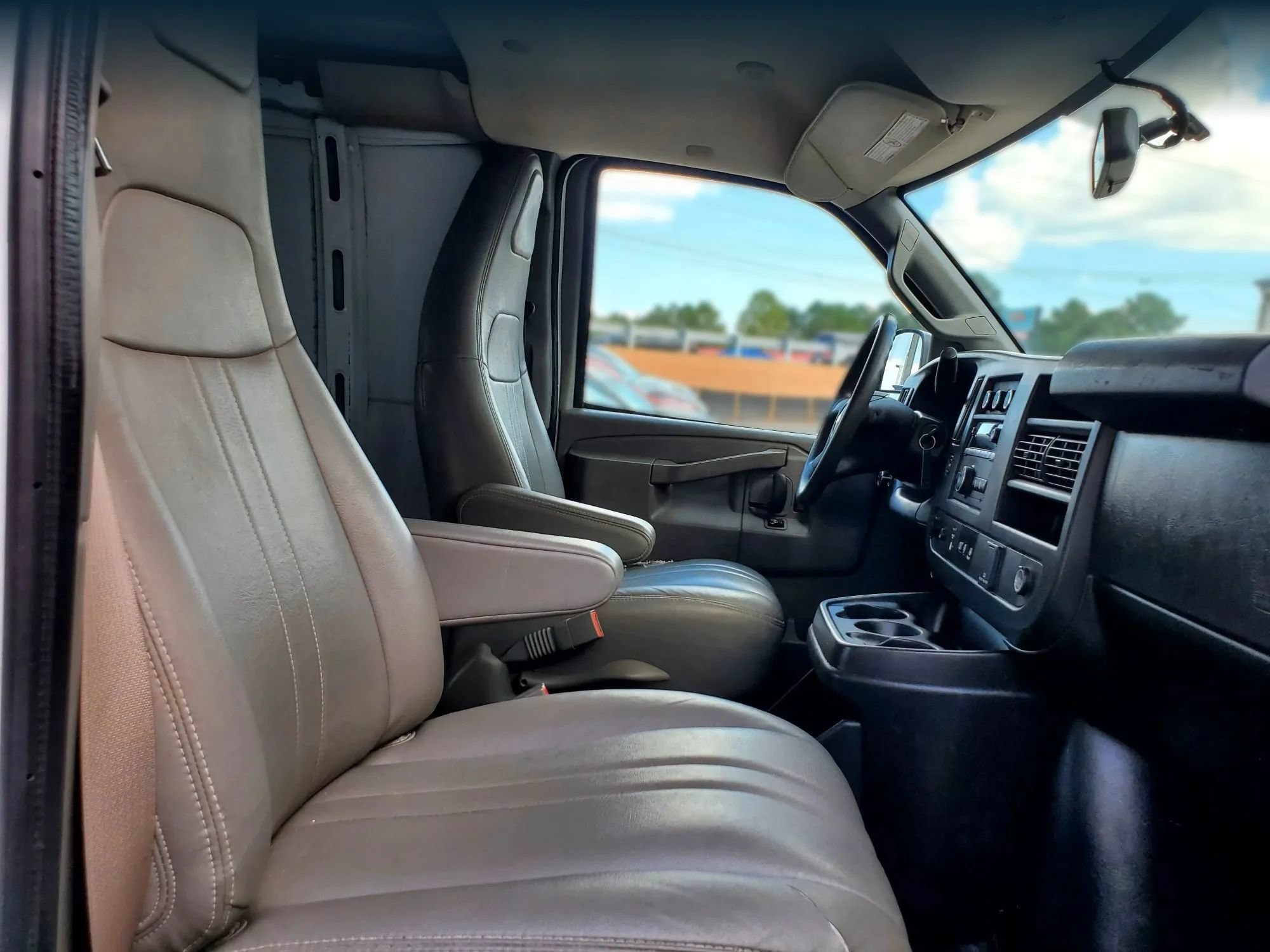 Used 2019 Chevrolet Express 2500 Extended w/ Driver Convenience Package RWD image 4