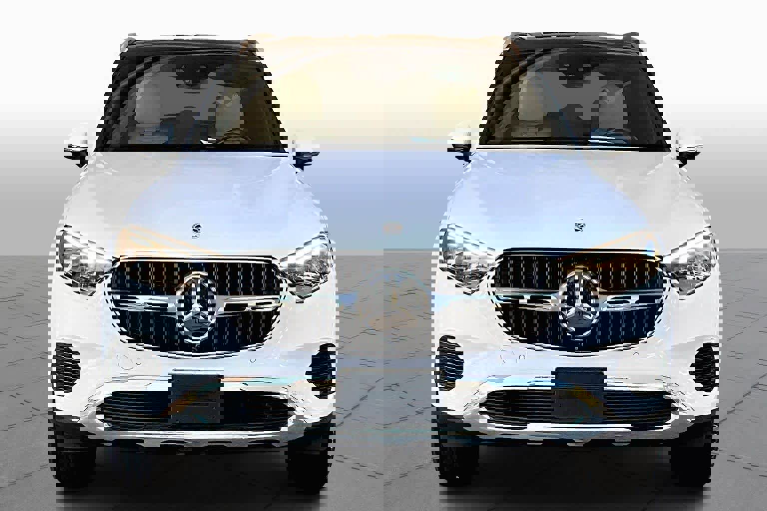 Used 2025 Mercedes-Benz GLC 300 4MATIC image 4