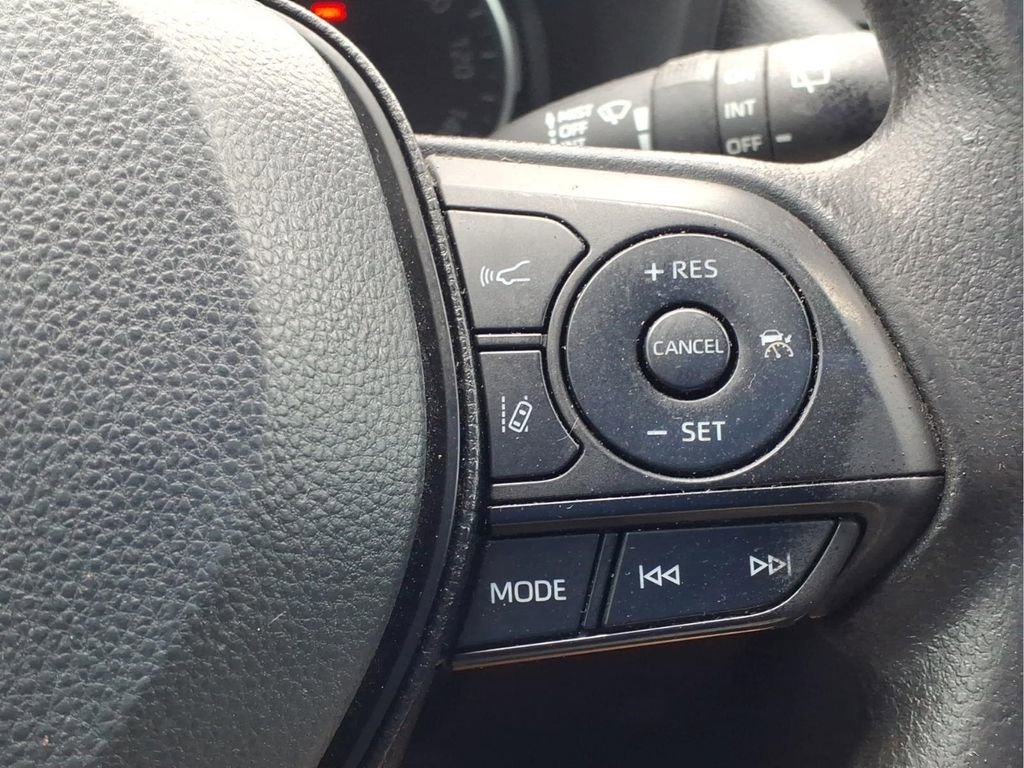 Used 2022 Toyota RAV4 XLE FWD image 24