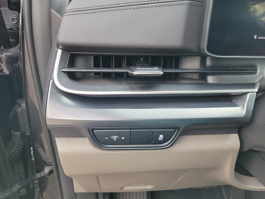 Used 2025 Kia Carnival FWD image 29