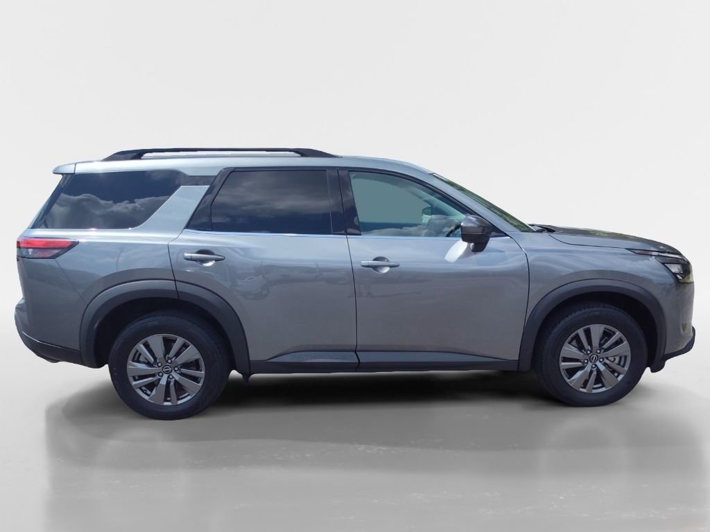 Used 2025 Nissan Pathfinder SV image 8