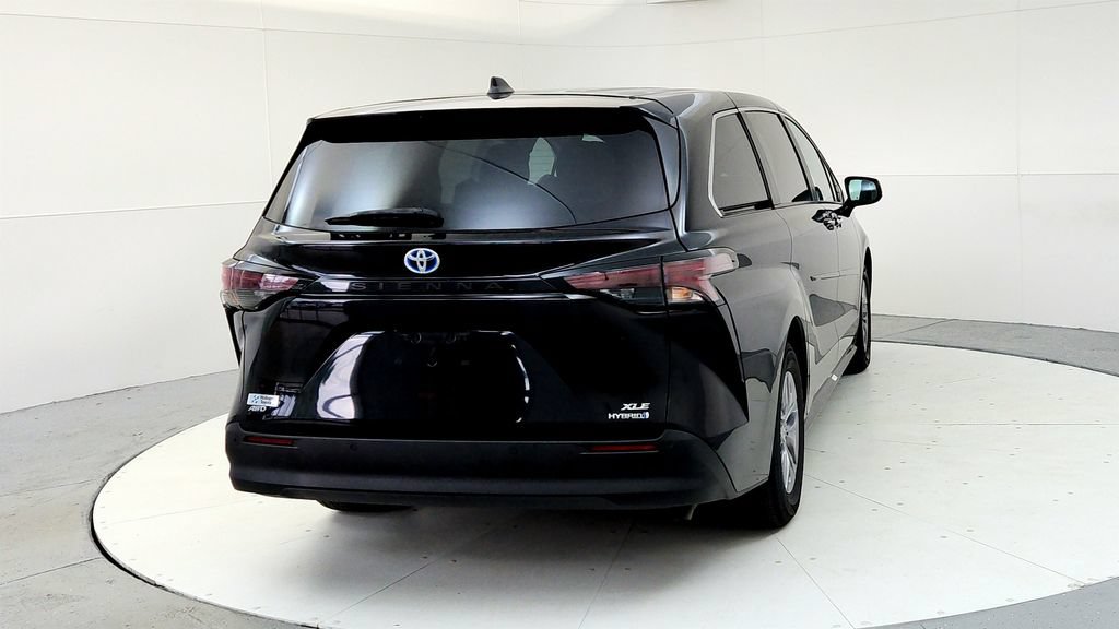 Certified 2023 Toyota Sienna XLE AWD/4WD image 5