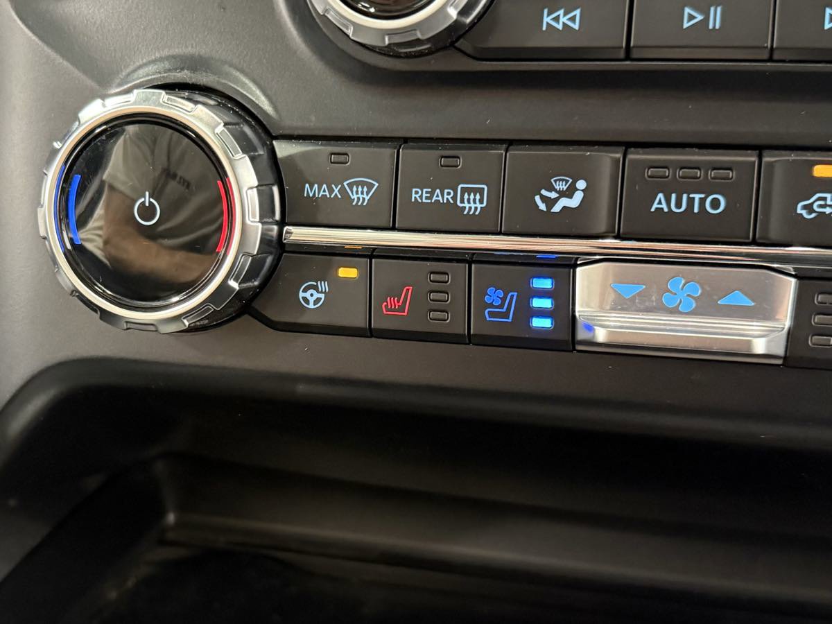 Used 2023 Ford F250 Lariat w/ Black Appearance Package image 28