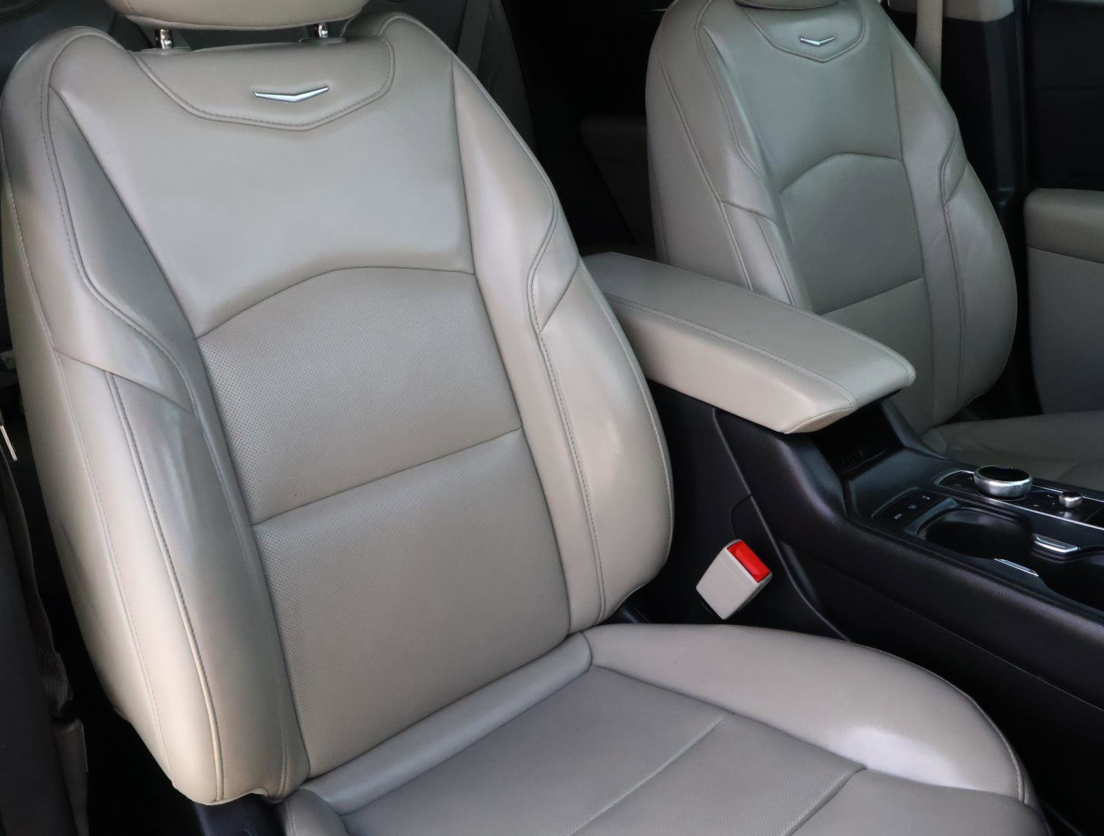 Used 2019 Cadillac XT4 Premium Luxury image 21