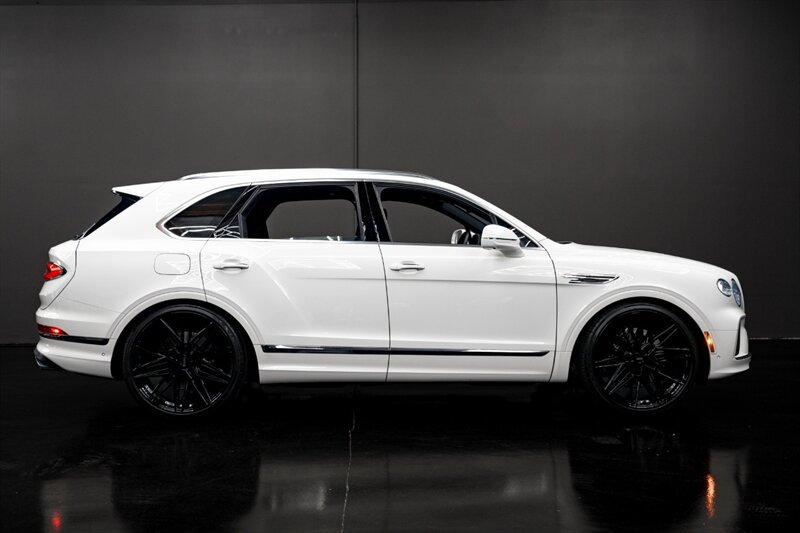 Used 2024 Bentley Bentayga AWD/4WD image 18