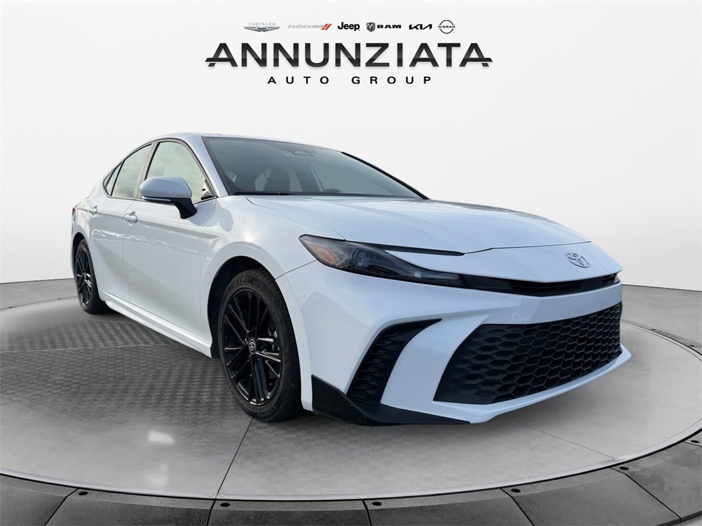 Used 2025 Toyota Camry SE image 7