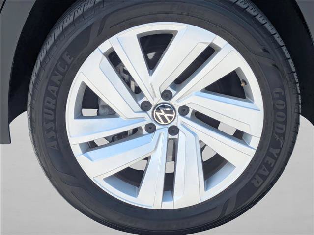 Used 2021 Volkswagen Atlas Cross Sport SE w/ Panoramic Sunroof Package FWD image 23