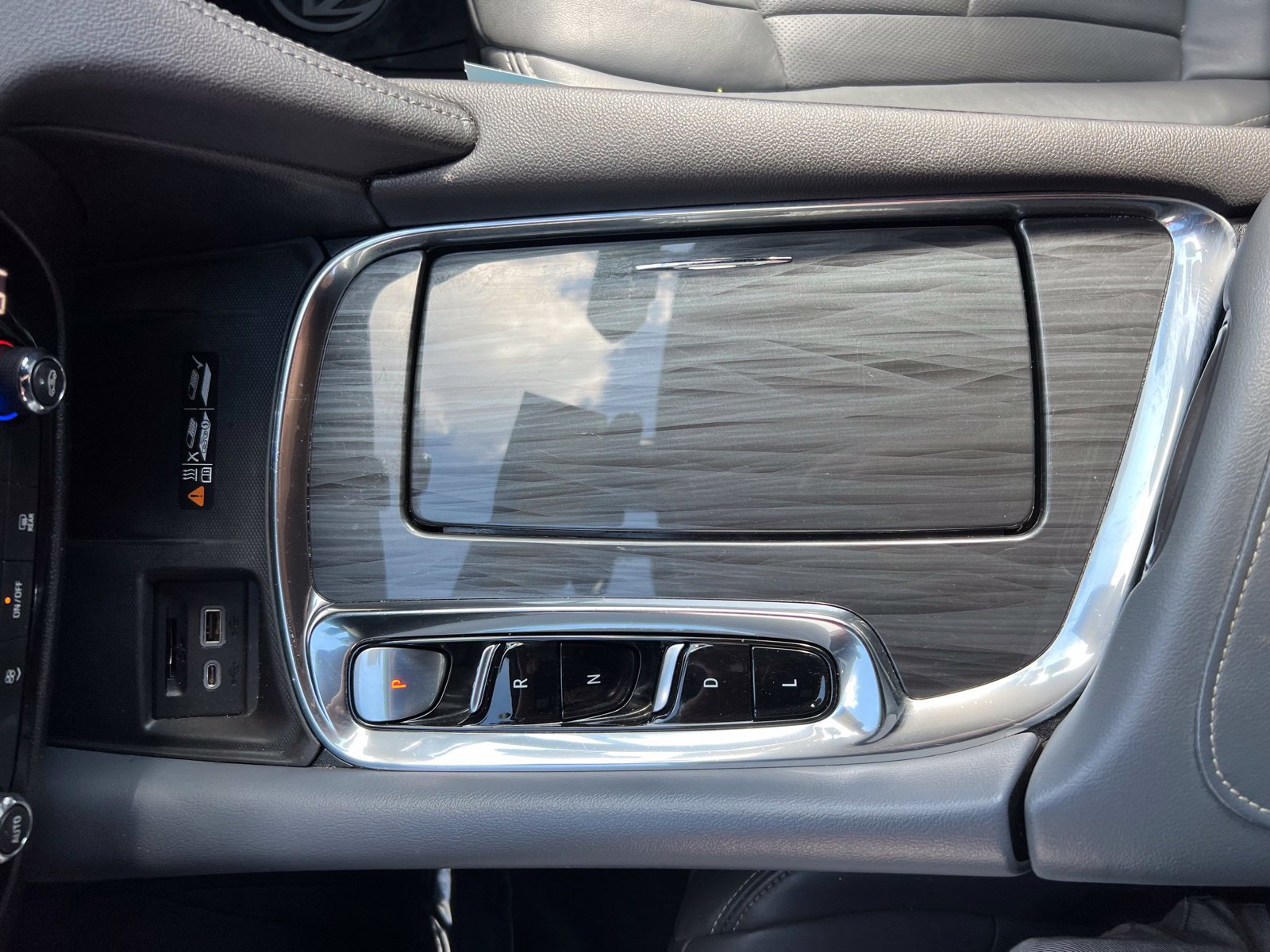 Used 2023 Buick Enclave Essence FWD image 43
