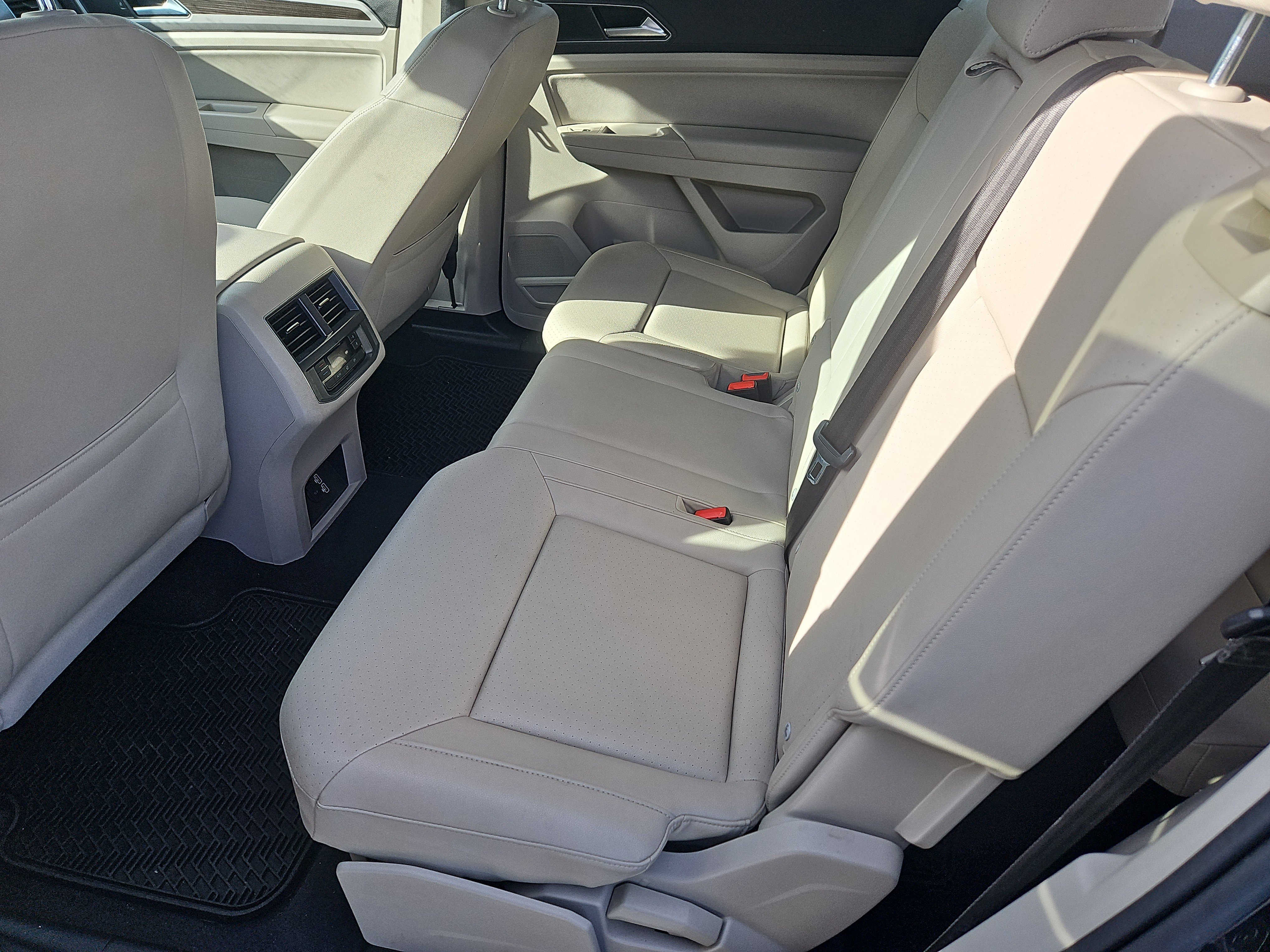 Used 2019 Volkswagen Atlas SE w/ Panoramic Sunroof Package image 32