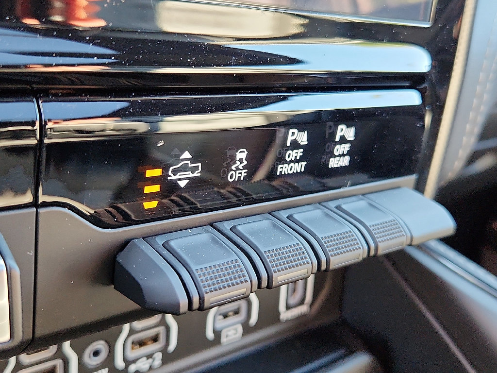 Used 2025 RAM 1500 Limited AWD/4WD image 26