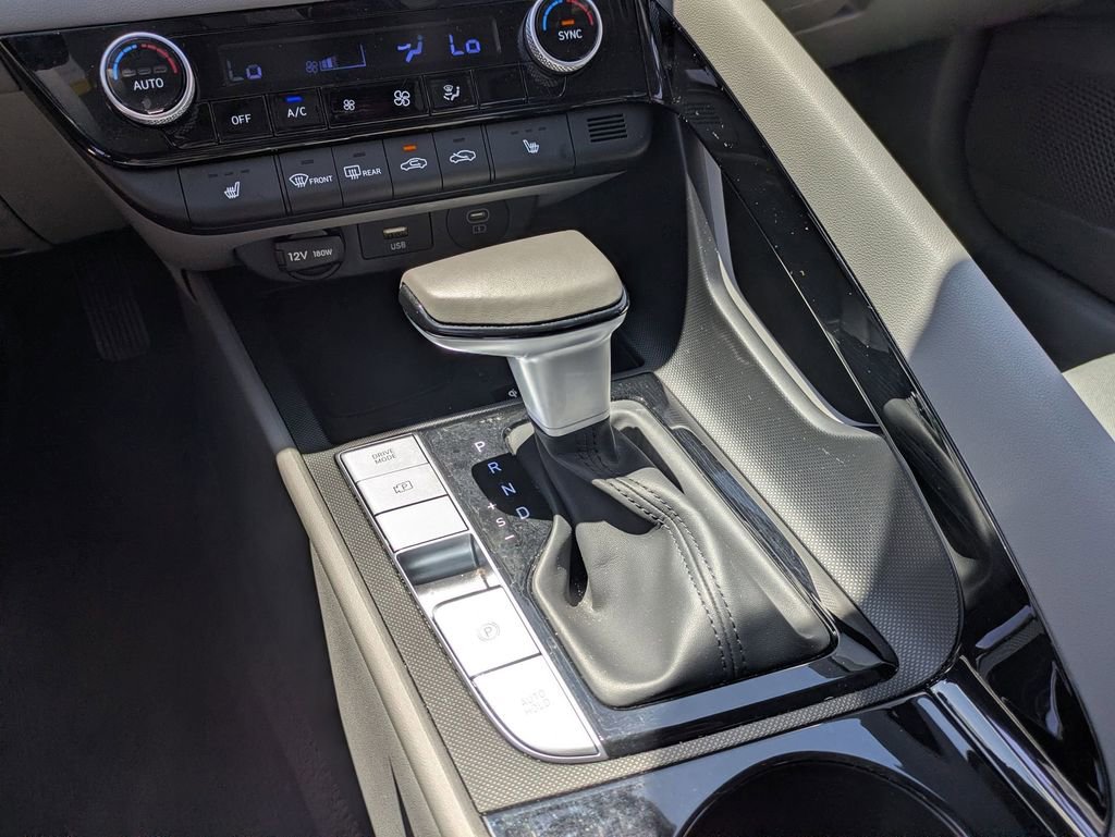 Used 2025 Hyundai Elantra SEL FWD image 23