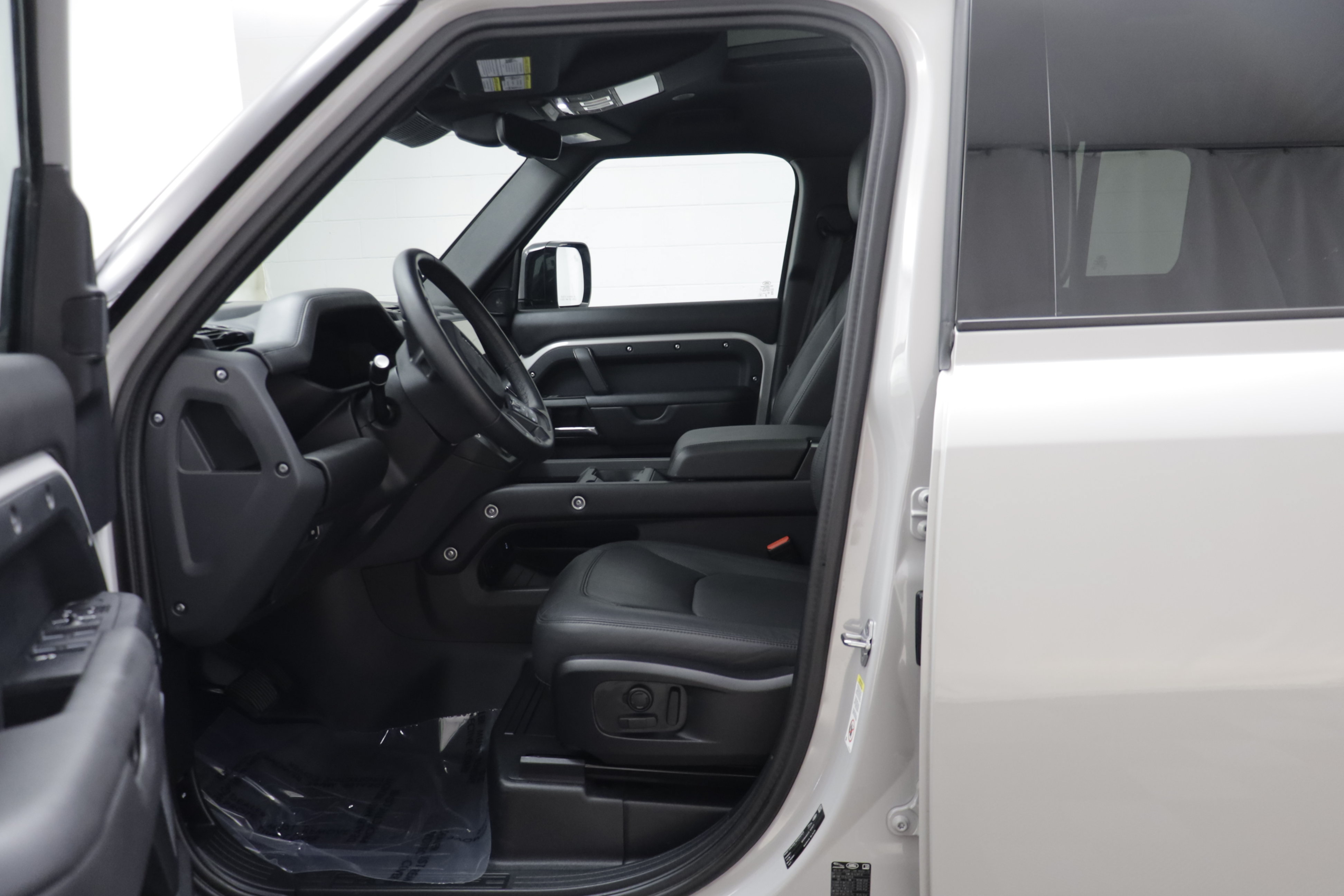 Certified 2026 Land Rover Defender 110 X-Dynamic SE AWD/4WD image 5