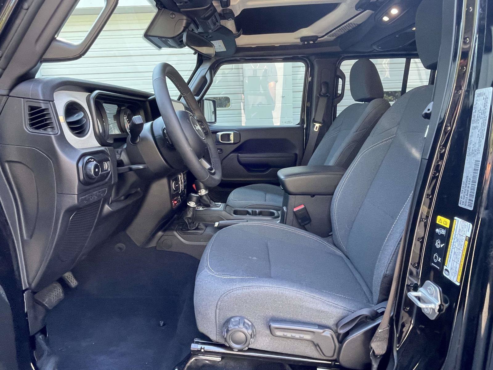 Used 2025 Jeep Wrangler Unlimited Sport AWD/4WD image 15