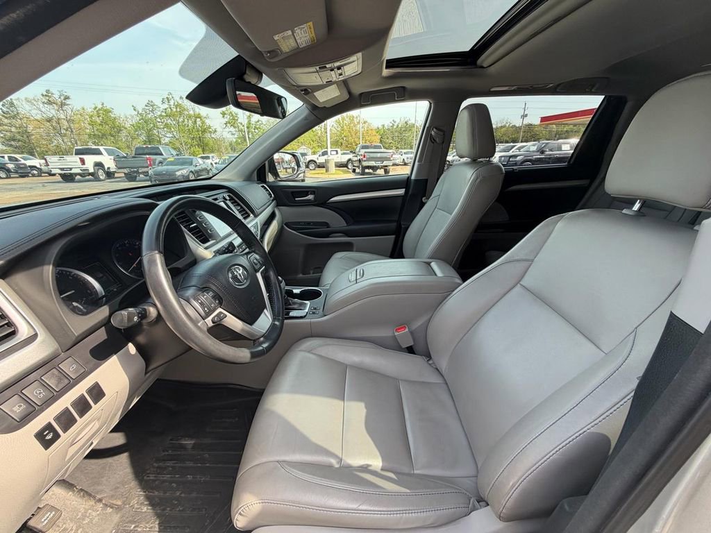 Used 2018 Toyota Highlander XLE FWD image 10