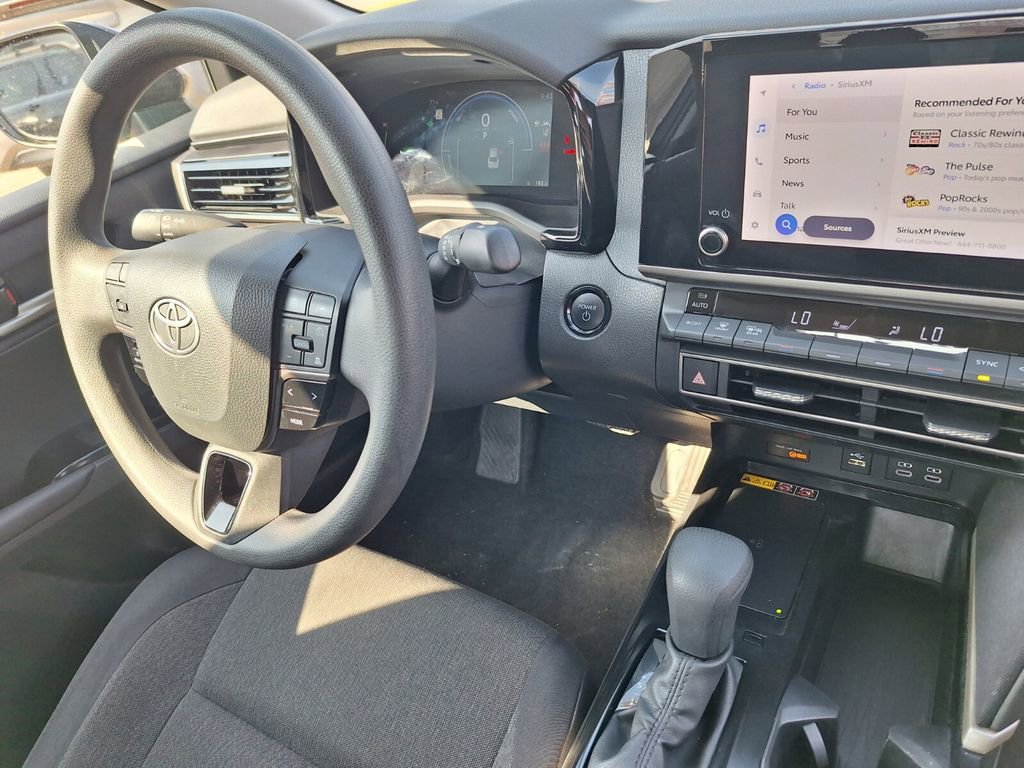 Used 2025 Toyota Camry LE image 30