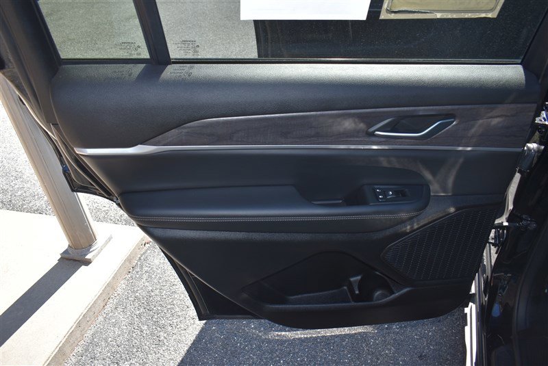 Used 2023 Jeep Grand Cherokee L Limited AWD/4WD image 19