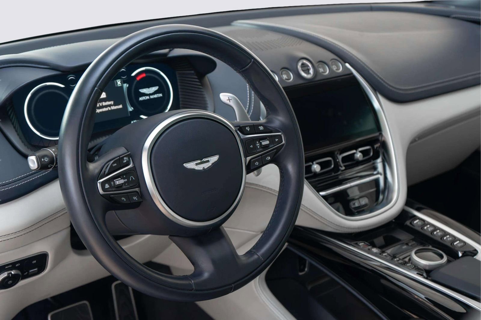 Used 2023 Aston Martin DBX AWD/4WD image 26