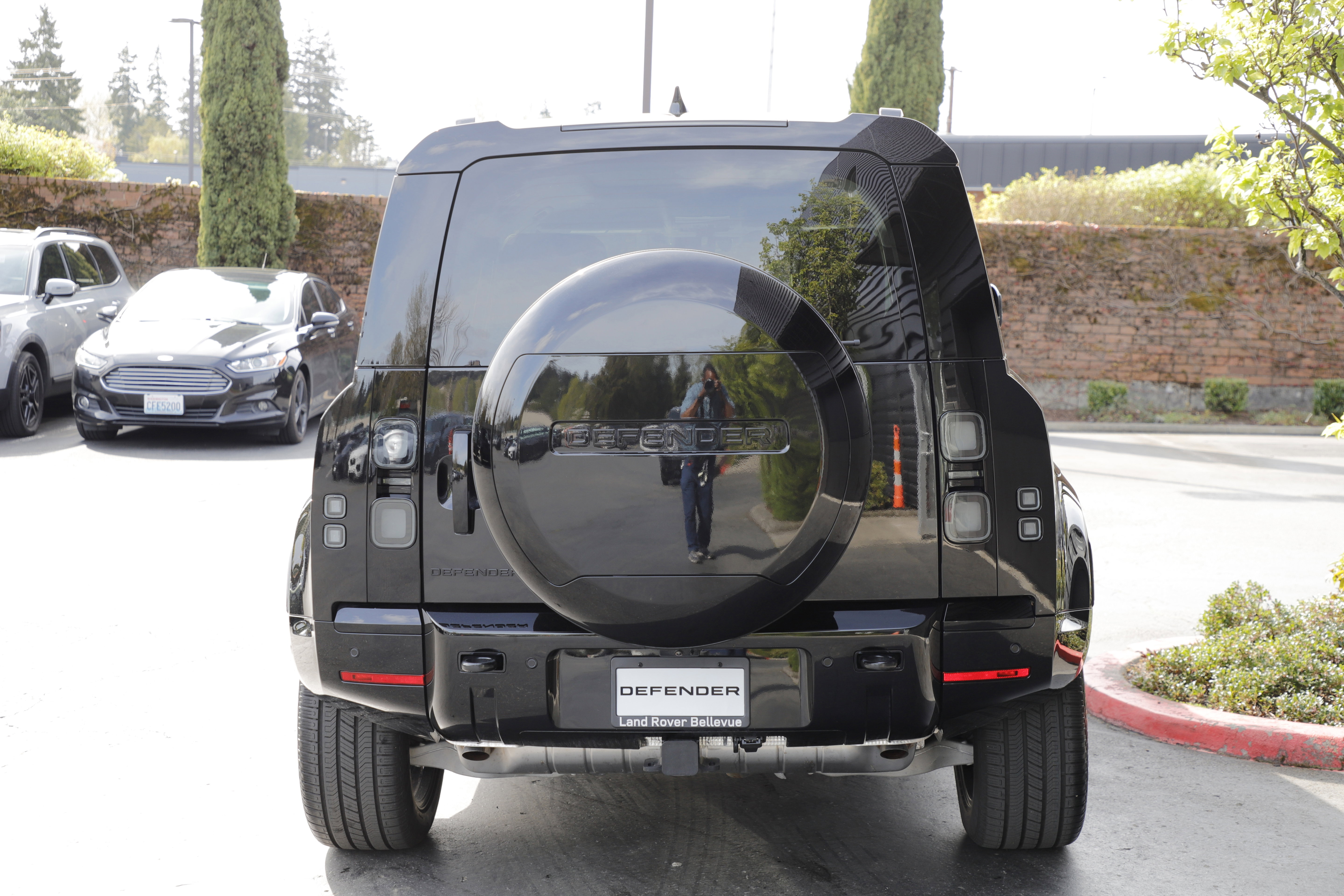 New 2026 Land Rover Defender 110 X-Dynamic SE image 5