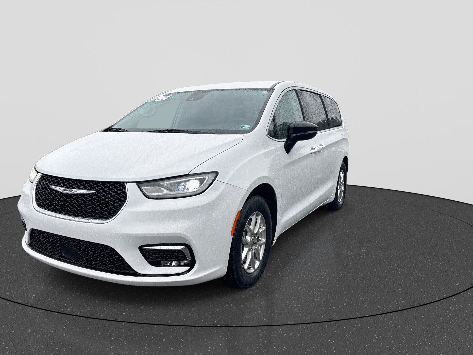 Used 2024 Chrysler Pacifica Touring-L FWD image 10