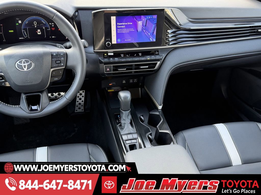 Used 2025 Toyota Camry SE image 17