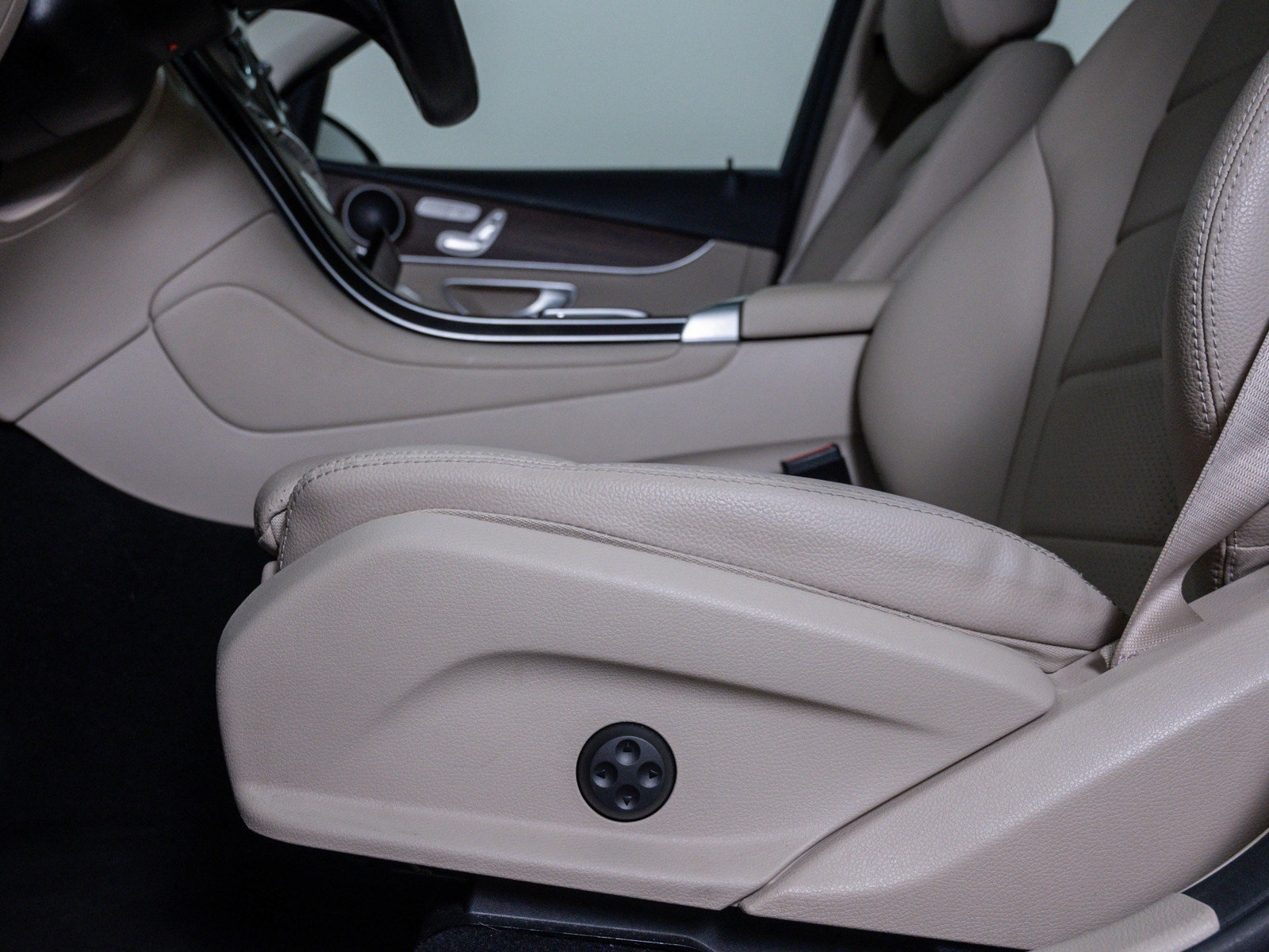 Used 2022 Mercedes-Benz GLC 300 4MATIC image 19