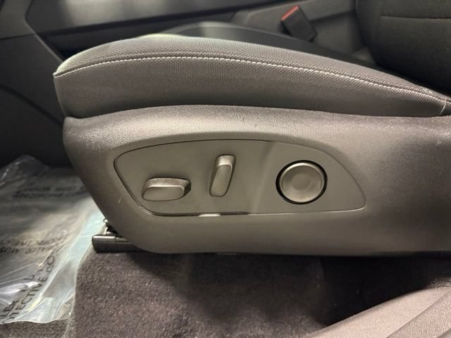 Certified 2026 Chevrolet Traverse LT FWD image 14