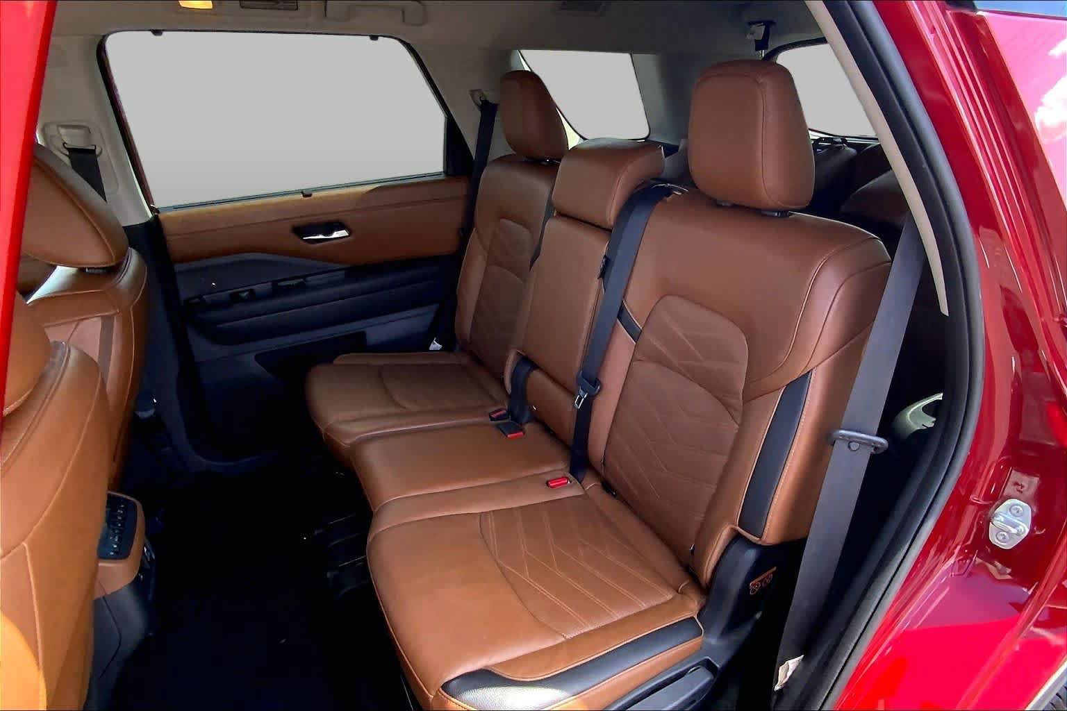Used 2023 Nissan Pathfinder Platinum w/ Cargo Package AWD/4WD image 21