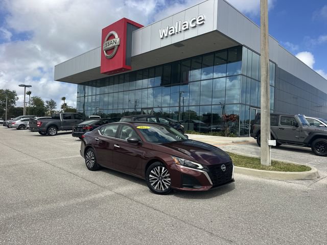 Used 2025 Nissan Altima 2.5 SV image 1