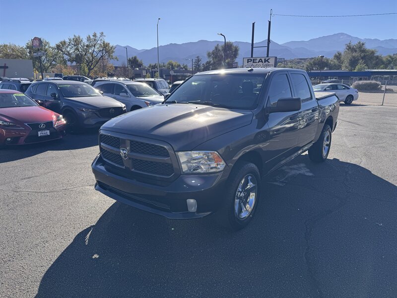 Used 2018 RAM 1500 Express w/ Express Value Package AWD/4WD image 3