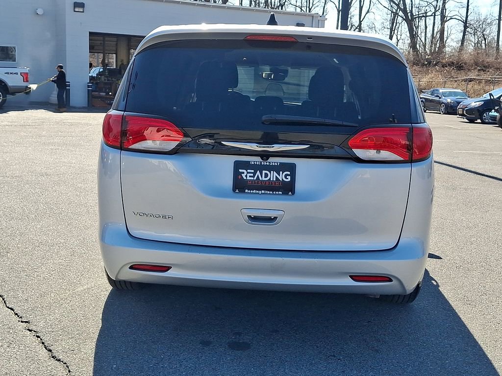 Used 2023 Chrysler Voyager LX image 6