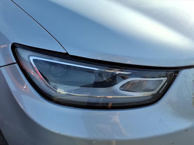 Used 2023 Chrysler Pacifica Touring-L image 3