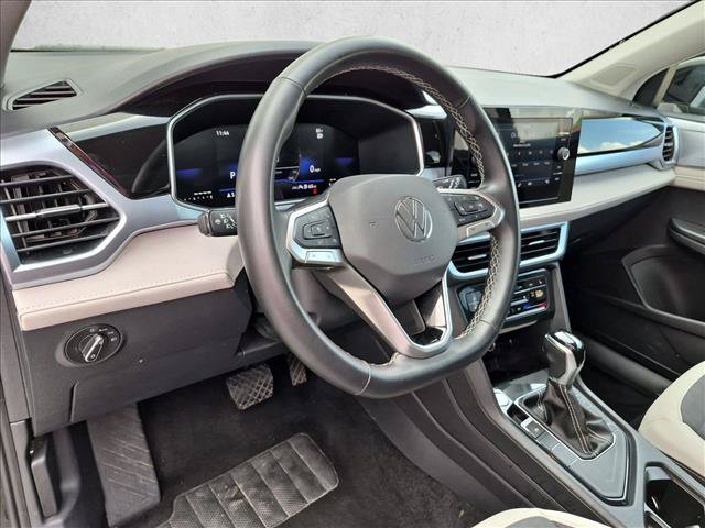 Used 2025 Volkswagen Taos SE FWD image 10