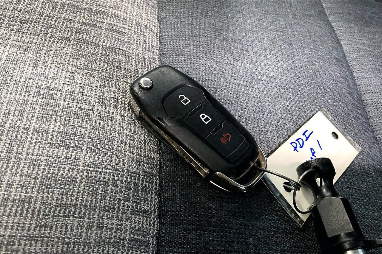 Used 2023 Ford Maverick XLT FWD image 11
