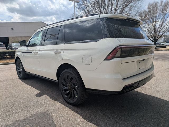 New 2026 Lincoln Navigator Reserve w/ Jet Appearance Package AWD/4WD image 10