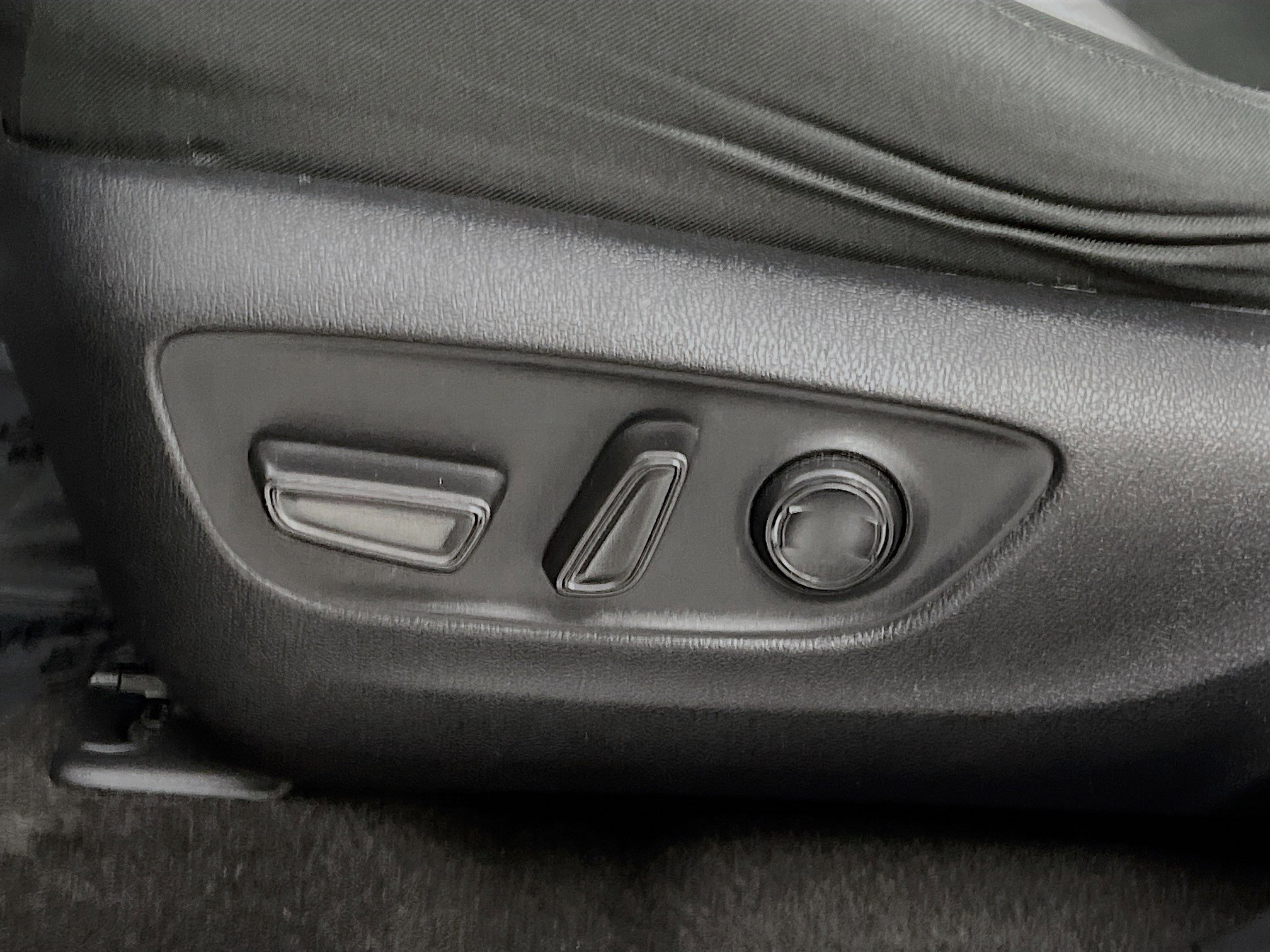 Used 2023 Toyota RAV4 XLE w/ Convenience Package image 16