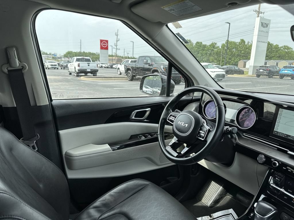 Used 2024 Kia Carnival EX FWD image 15