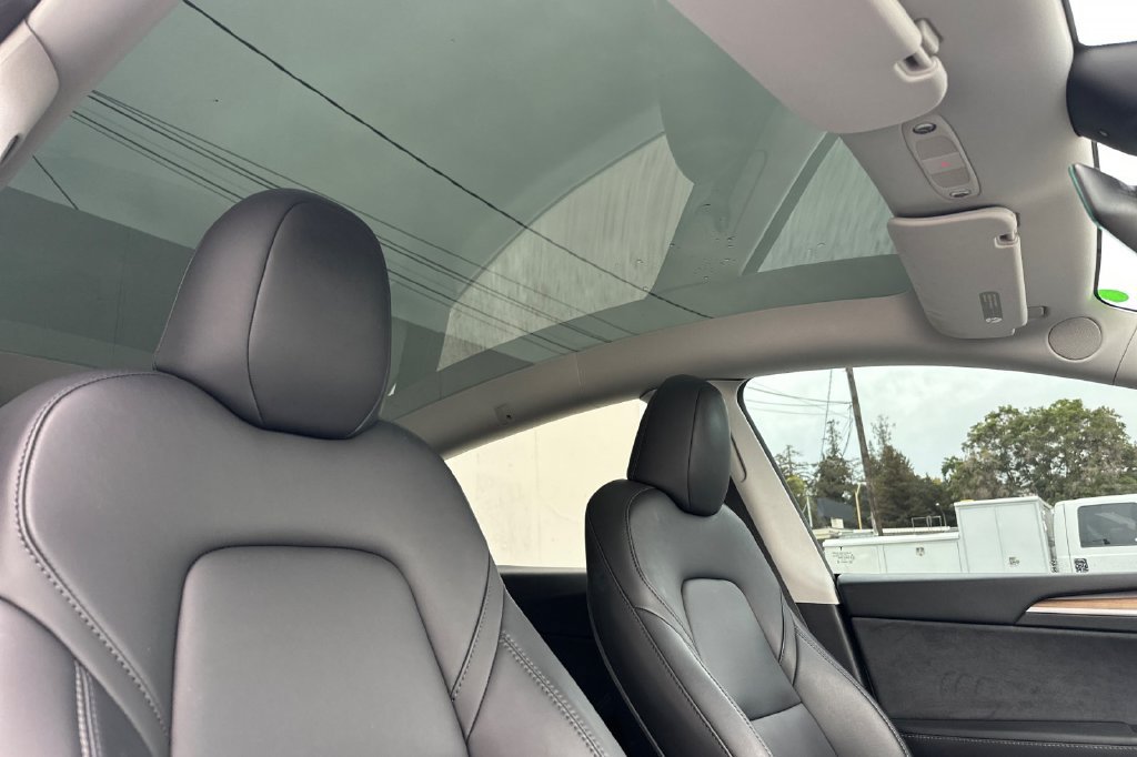 Used 2023 Tesla Model Y Performance AWD/4WD image 16