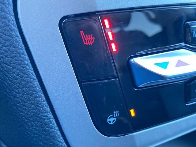 Used 2022 Ford Explorer XLT w/ Equipment Group 202A image 31