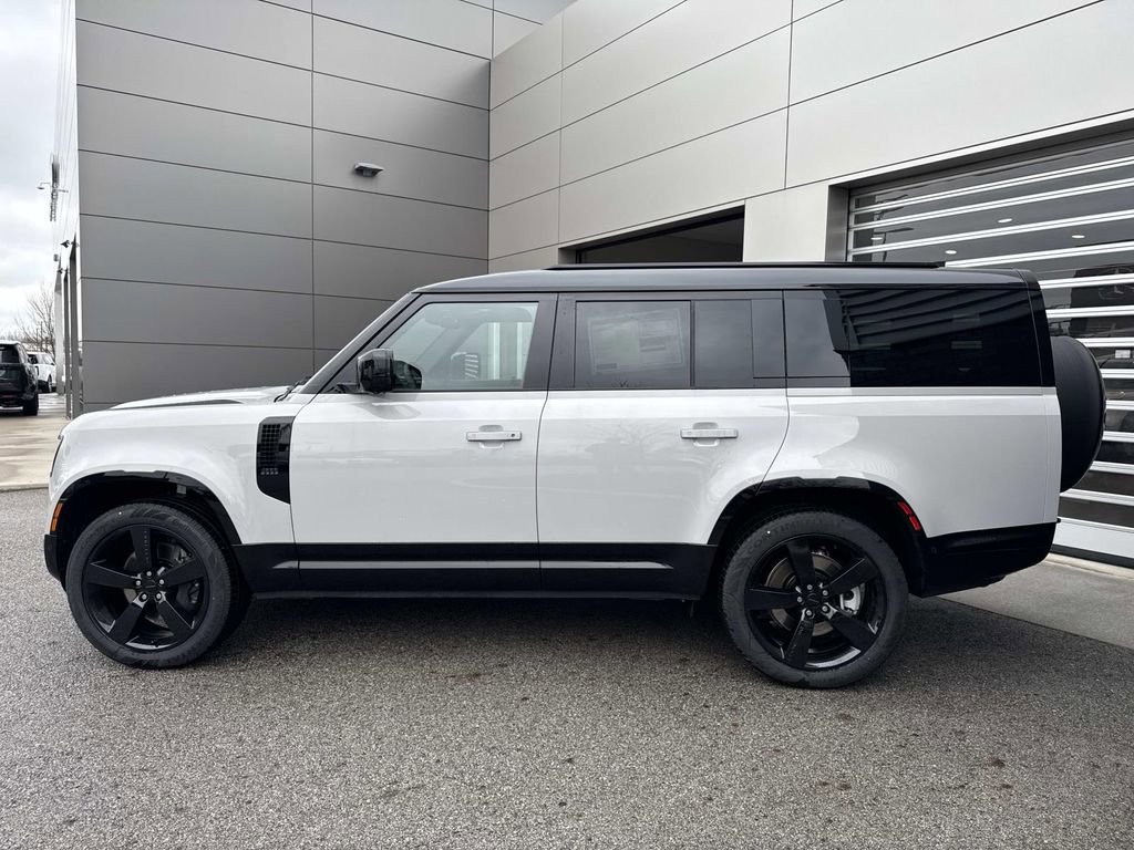 New 2026 Land Rover Defender 130 X-Dynamic SE image 4