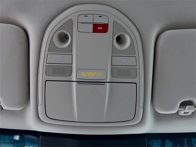 Used 2025 Genesis G70 2.5T image 19