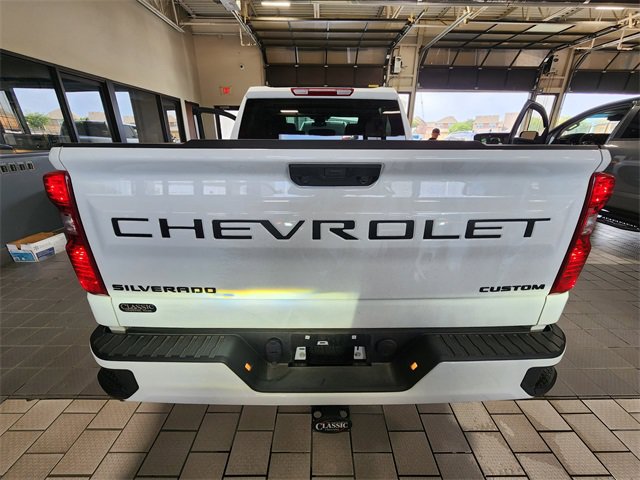 Used 2026 Chevrolet Silverado 1500 Custom w/ Turbomax Blackout Package RWD image 5